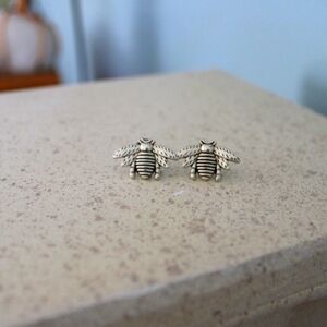 Bee stud Earings